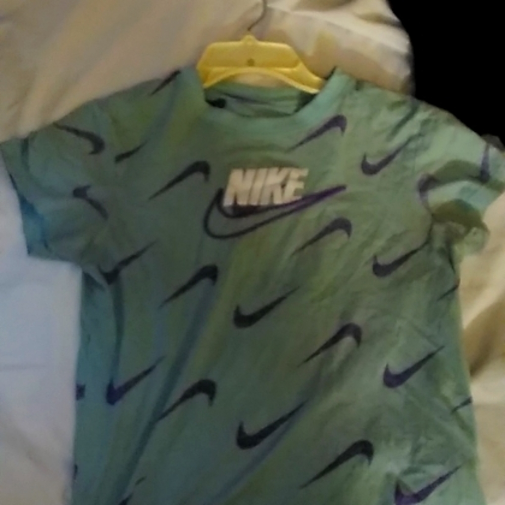 Nike tee